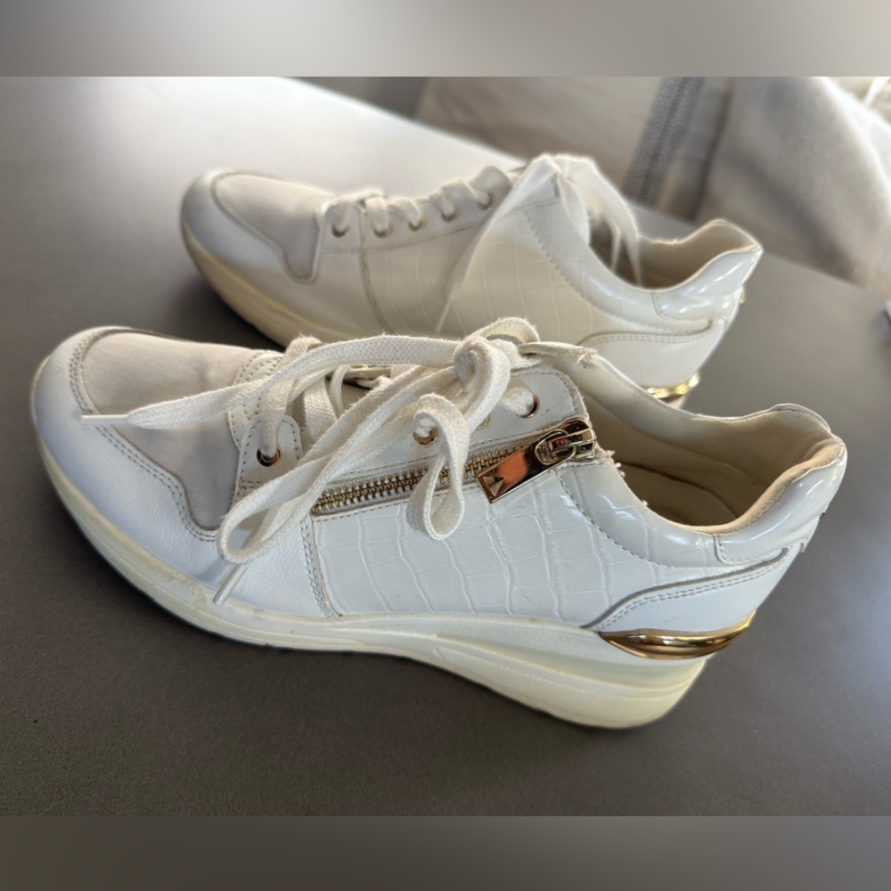 Aldo White Croc-Embossed Platform Sneakers Gold Accent Size 8.5